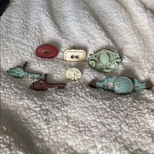 Set of 7 various drawer knobs, antiqued finish